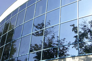 Тонировка и бронирование стекол зданий